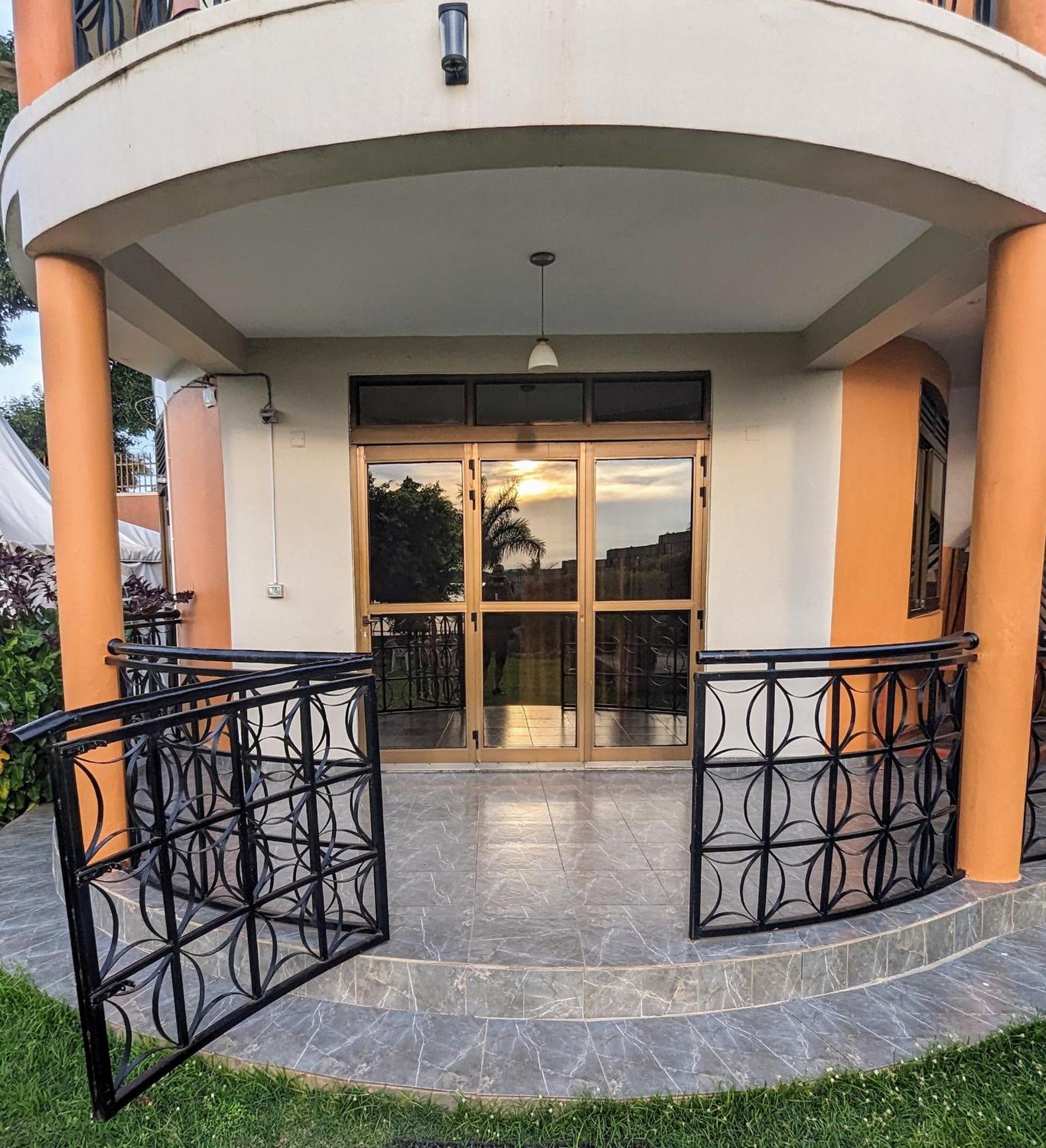 Oslo Gardens Bed & Breakfast Entebbe Dış mekan fotoğraf