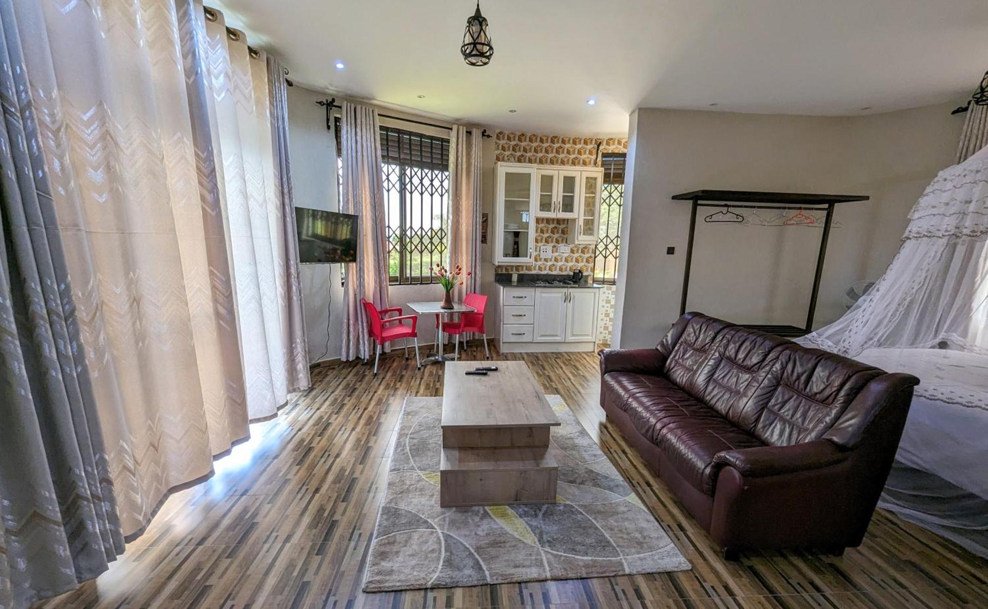 Oslo Gardens Bed & Breakfast Entebbe Dış mekan fotoğraf