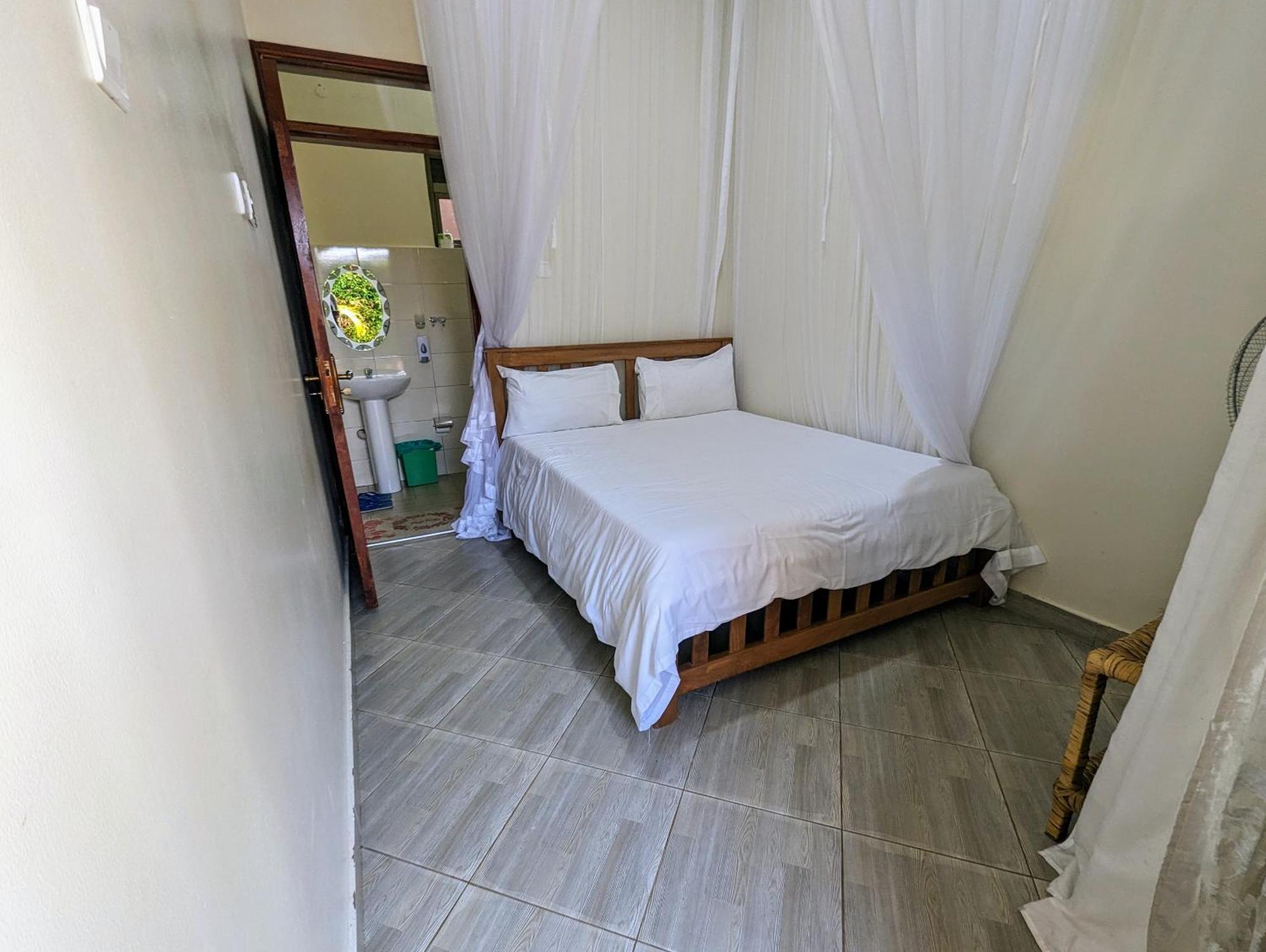 Oslo Gardens Bed & Breakfast Entebbe Dış mekan fotoğraf